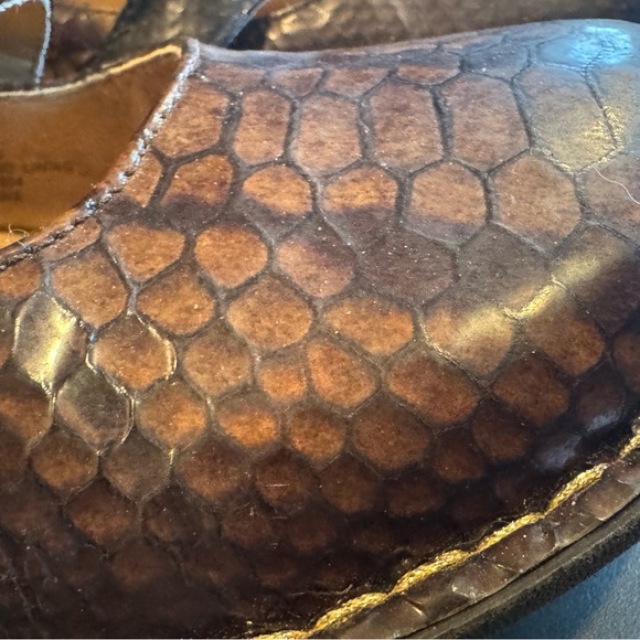 Alegria Mary Jane Shoes in brown with a snakeskin embossed design size 40/9.5-10 - Picture 2 of 9